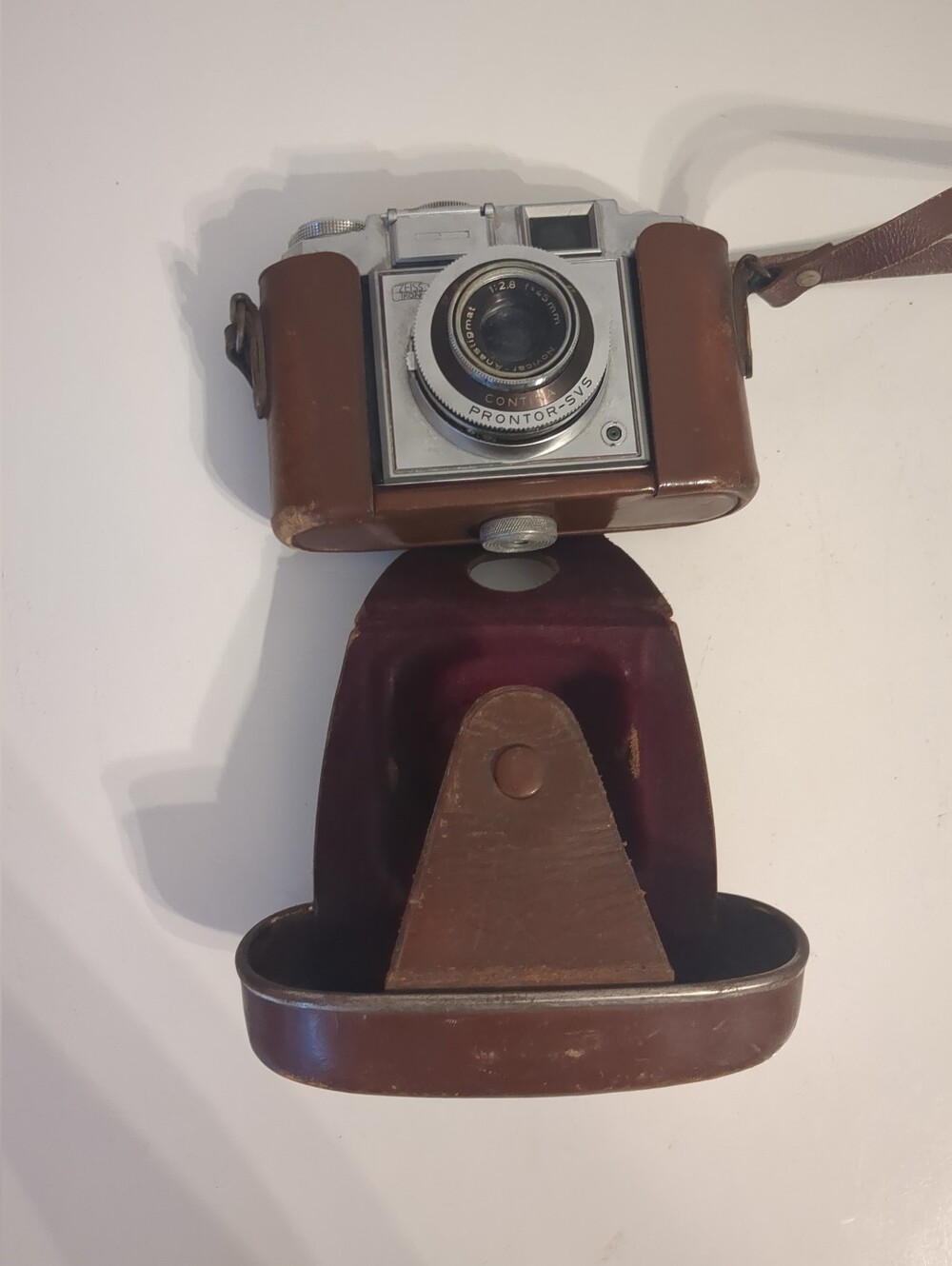 Zeiss With Case Ikon Contina Camera Novicar 1:28 f45mm Lens Prontor-SVS Untested